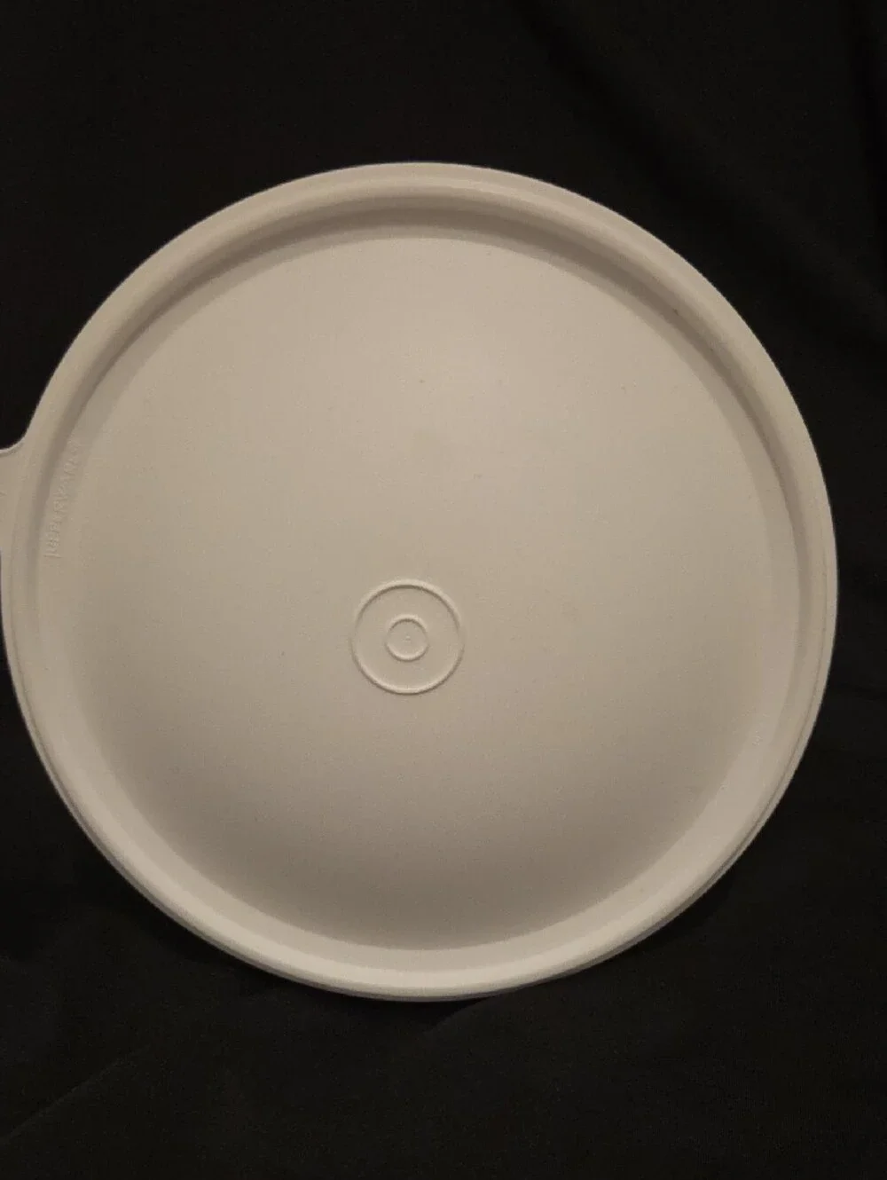 Tupperware White Lid Clear Base Lettuce Keeper